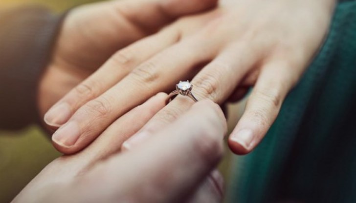 Това не е първият случай, когато нищо неподозиращи иранци попадат под ударите на законите за благоприличие в страната си Това не е първият случай, когато нищо неподозиращи иранци попадат под ударите на законите за благоприличие в страната си