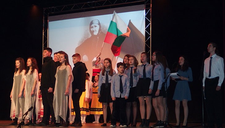 С редица инициативи отбеляза днес патронния си празник Математическа гимназия „Баба Тонка” - Русе