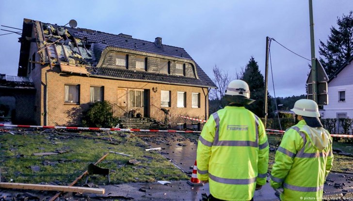 За отстраняване на щетите от стихията са задействани 350 пожарникари
