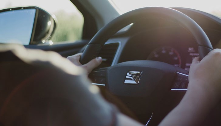 Воланът трябва да се върти леко и без подозрителни шумове