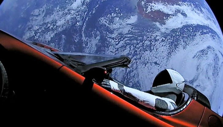 През ноември миналата година колата подмина бъдещия квартал на Мъск През ноември миналата година колата подмина бъдещия квартал на Мъск