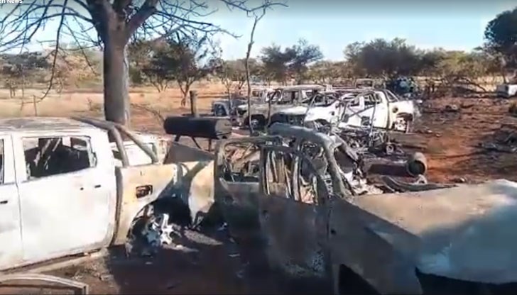 Мъж от Ботсвана влетя в къщата си с частен самолет Кинг Еър, с който искал да убие жена си след разправия между двамата Мъж от Ботсвана влетя в къщата си с частен самолет Кинг Еър, с който искал да убие жена си след разправия между двамата