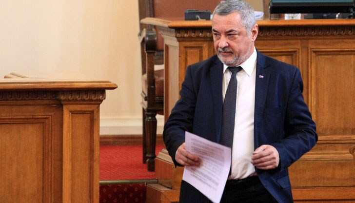 Жалко за всички, които са положили костите си в олтара на майка България, за да бъде тя свободна и независима. Ето виждате, че не е, заяви лидерът на НФСБ