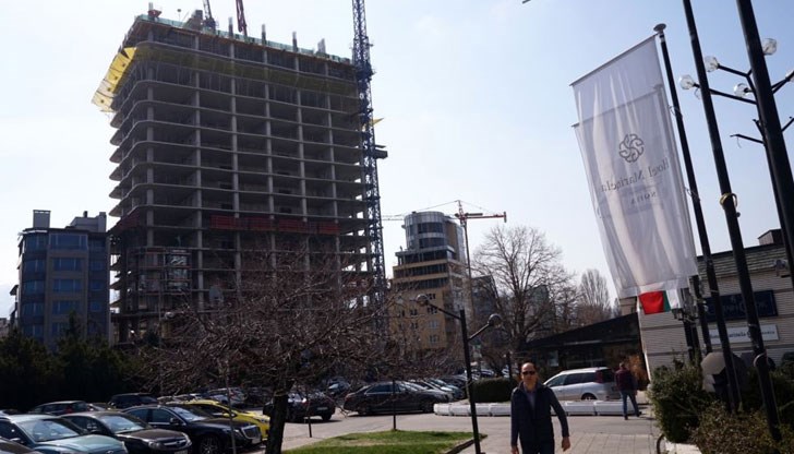 Сградата „Златен век“ в "Лозенец" е законна, защото има редовно издадени строителни книжа