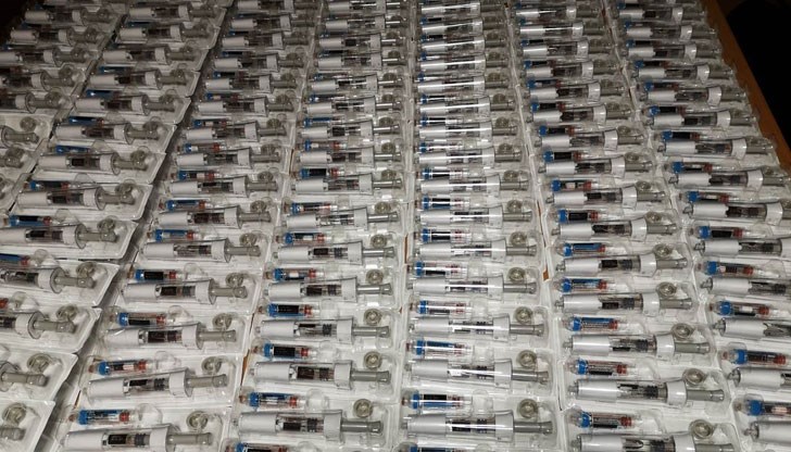 2 600 къса цигари също са открити в шофьорската кабина на български камион