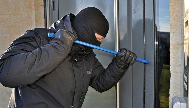 Установен е 17-годишен младеж като извършител на деянието