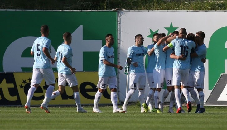 Няма футболен клуб в света, който да оцелява без подкрепата на местните власти, коментира кметът Стоилов Няма футболен клуб в света, който да оцелява без подкрепата на местните власти, коментира кметът Стоилов