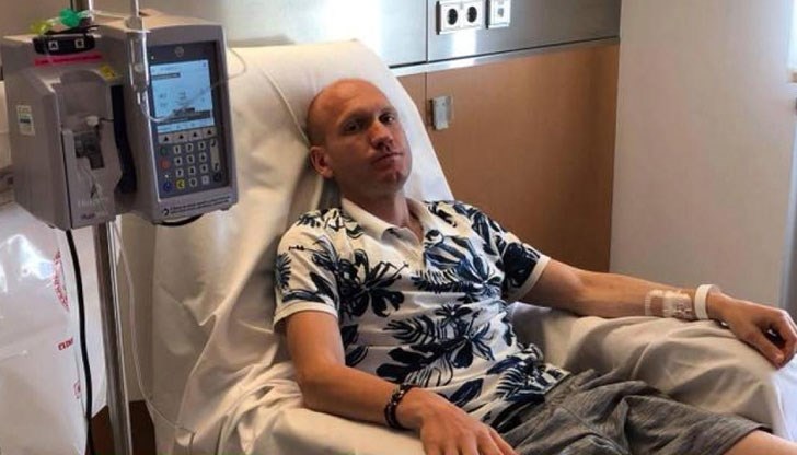 Младият мъж страда от злокачествено образувание на дебелото черво с метастази в белия дроб и костите