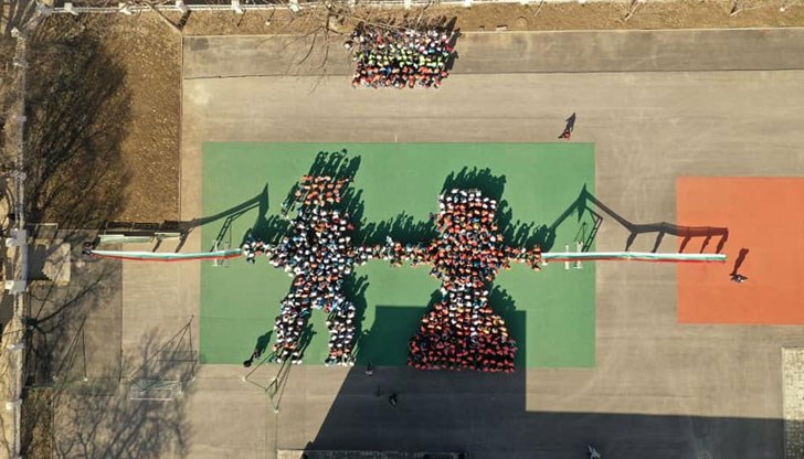 720 деца направиха фигурите на Пижо и Пенда