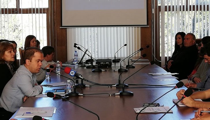 На нея се очаква да бъдат представени вижданията на всички заинтересовани страни, а също така да се набележат и допълнителни мерки за превенция на социалната изолация