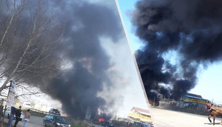 Три пожарни се борят със стихията, като димът се вижда от целия град