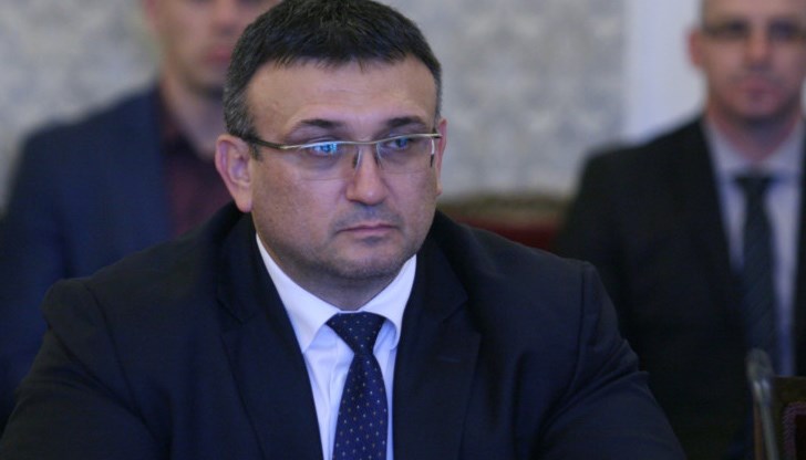 Младен Маринов изненадващо се отказа от повишаването на парите за нощен труд Младен Маринов изненадващо се отказа от повишаването на парите за нощен труд