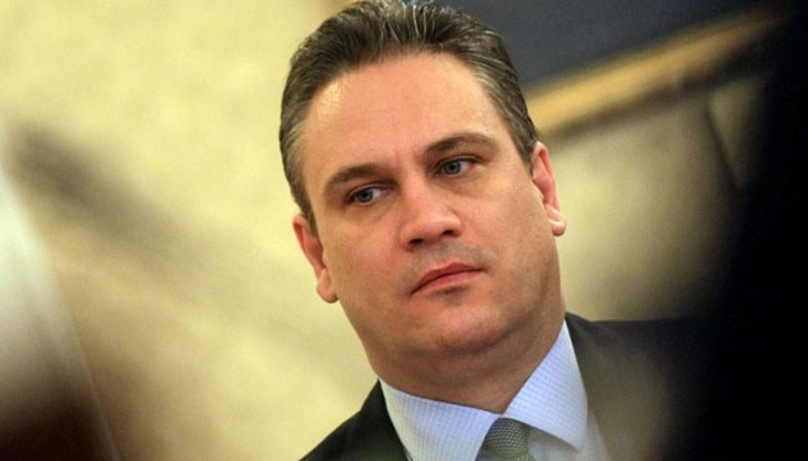 Това заяви шефът на комисията, който също си е купил евтин апартамент