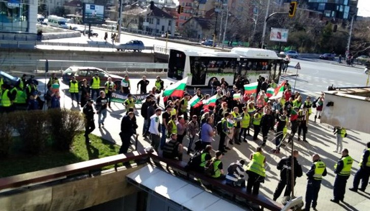 Скандираха: Мафия, Съд и затвор, Това е България!
