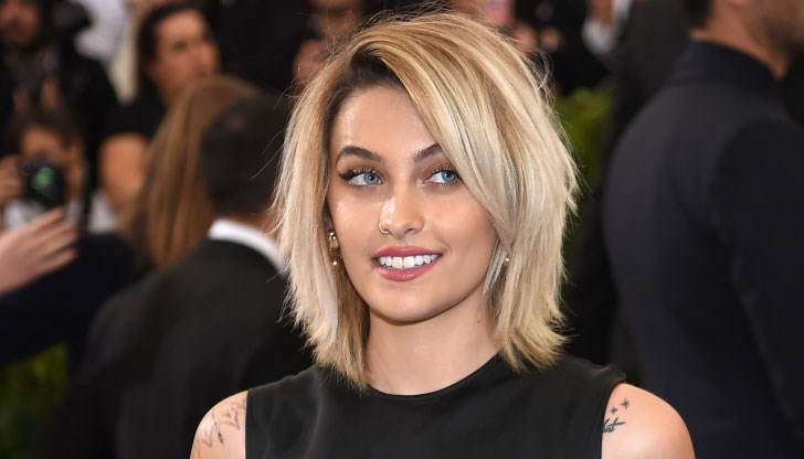 Служители на щатската полиция и на Бърза помощ са посетили дома на Парис Джексън рано сутринта вчера Служители на щатската полиция и на Бърза помощ са посетили дома на Парис Джексън рано сутринта вчера