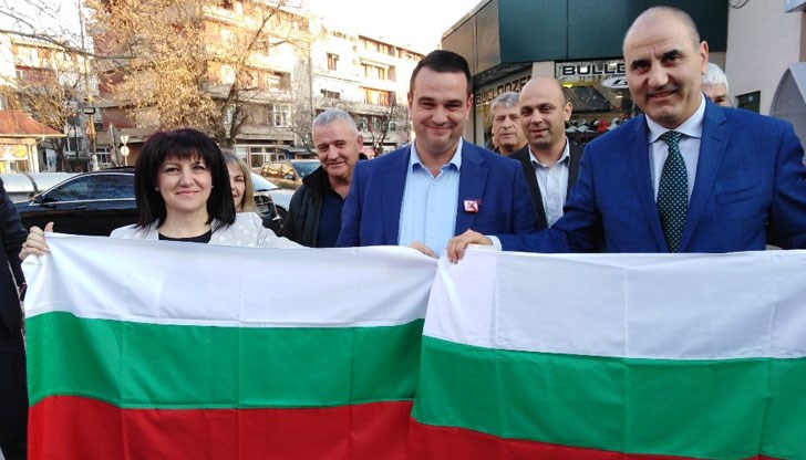 Румен Радев трябва да обясни какво е имал предвид, като е казал, че няма да позволи други държави да решават енергийни проекти на България
