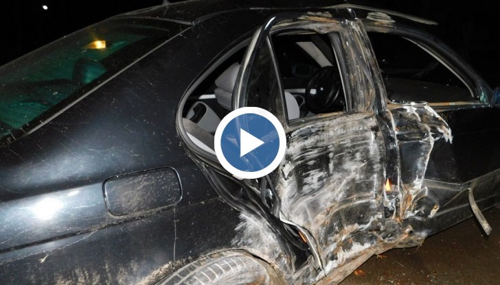 Патрул е спипал момчетата, докато чупели огледала и стъкла на автомобили