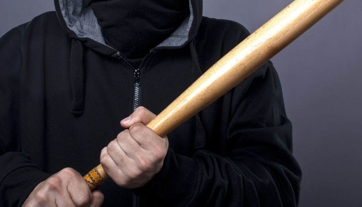 65-годишният мъж е настанен в болницата с комоцио 65-годишният мъж е настанен в болницата с комоцио