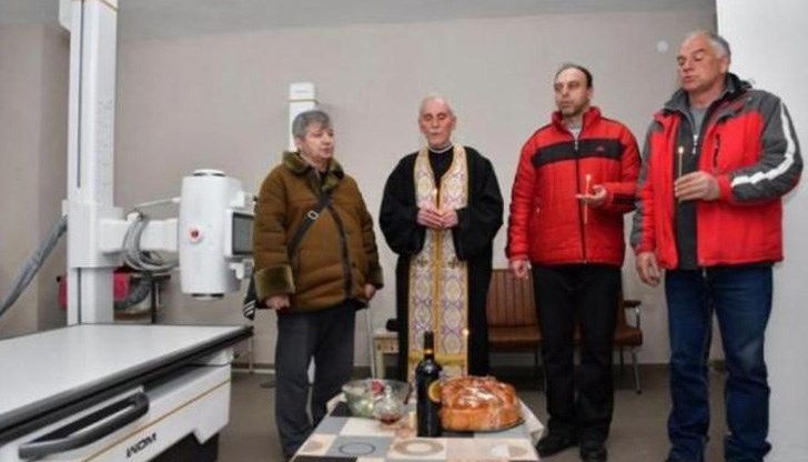 След серия протести петричани успяха да върнат любимия си свещеник След серия протести петричани успяха да върнат любимия си свещеник