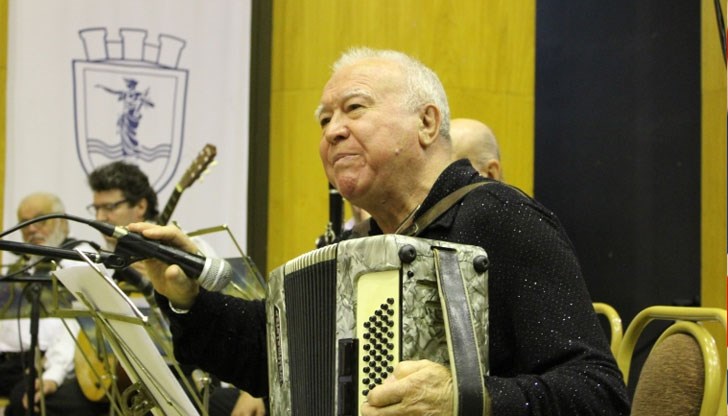 ​Именитият русенски музикант беше удостоен със значка на областния управител на област Русе за цялостен творчески принос