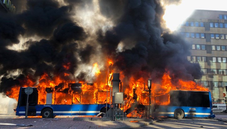 Според местната полиция в експлодиралия автобус не е имало пътници