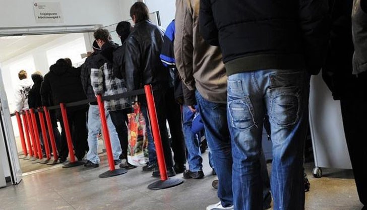 През последните пет години броят на получаващите социални помощи трудоспособни българи и румънци е скочил три пъти