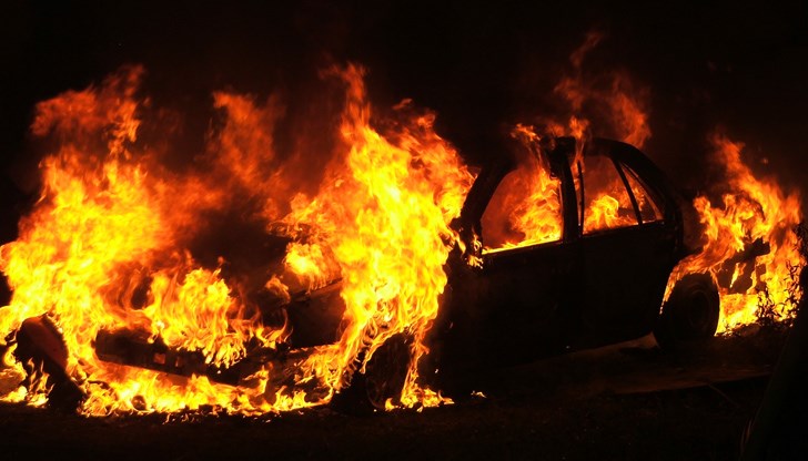 Лек автомобил се запали, а шофьорът загина тази вечер / Снимката е илюстративна