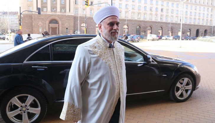 Точно когато данъчните са взели мерки срещу задлъжнялото с над 8 млн. лв. към държавата Главно мюфтийство, финансовият министър Владислав Горанов е решил да обезсмисли труда им, като предложи данъчна амнистия