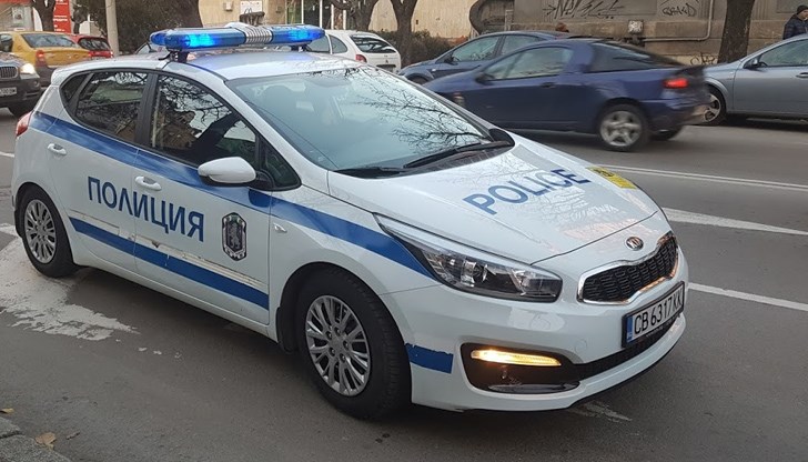 Мъжът от Русе карал без книжка, с номера от бракувана кола и нямал "Гражданска" Мъжът от Русе карал без книжка, с номера от бракувана кола и нямал "Гражданска"