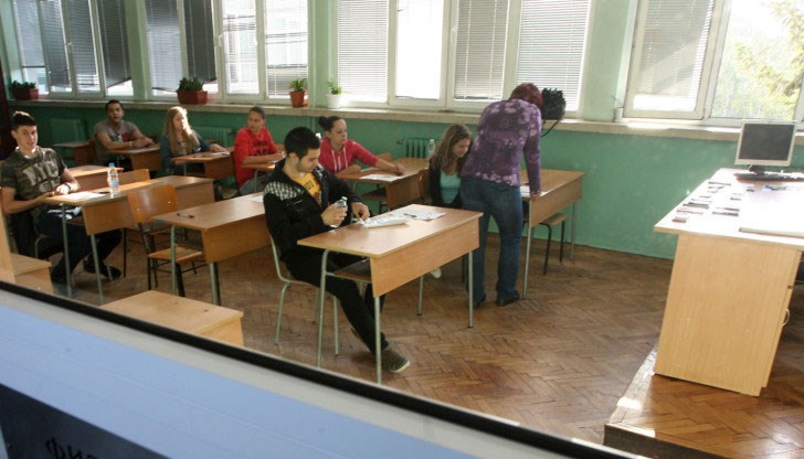 Тази година изпитите за абитуриентите ще са почти месец по-рано от тези на седмокласниците Тази година изпитите за абитуриентите ще са почти месец по-рано от тези на седмокласниците