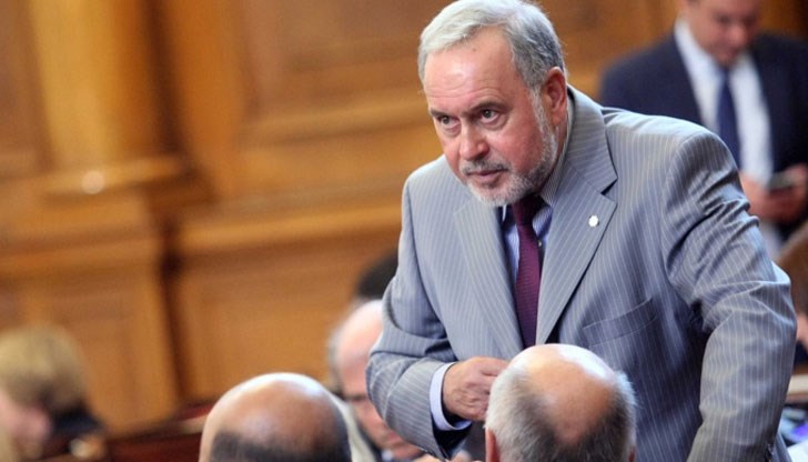 Оставката на Велков влезе изненадващо като извънредна точка в днешния дневен ред на депутатите