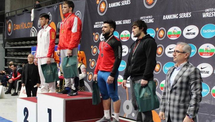 Турнирът по борба продължава и утре