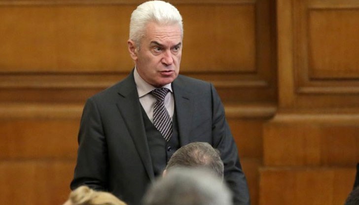 Нашата листа ще я води млад човек, който ще го изберат зрителите на ТВ "Алфа", заяви Сидеров Нашата листа ще я води млад човек, който ще го изберат зрителите на ТВ "Алфа", заяви Сидеров