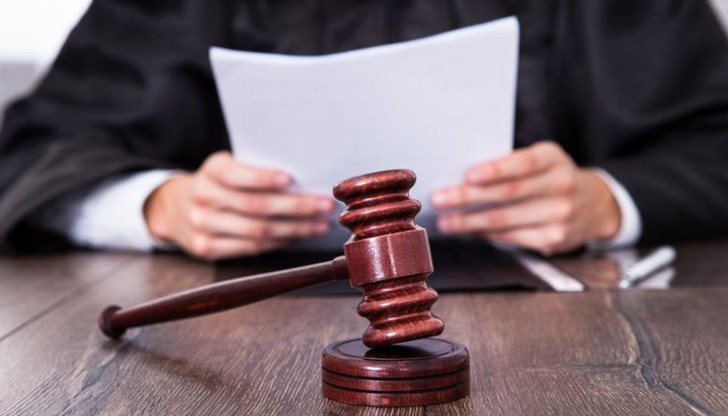 За виновен е признат и бившият директор на НКЖИ Русе - Огнян Георгиев, който е присвоил над 900 000 лева За виновен е признат и бившият директор на НКЖИ Русе - Огнян Георгиев, който е присвоил над 900 000 лева