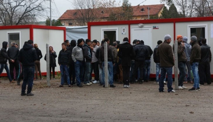 Единият е за 280 души, другият за 1600, става ясно от обществена поръчка на МВР