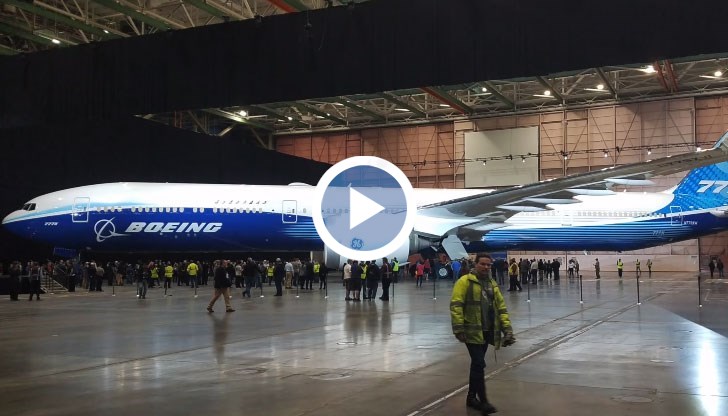Също така, „Боинг“ 777X ще стане най-големият двумоторен пътнически самолет в света