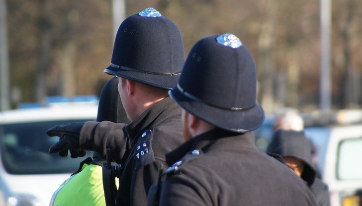 Бандитите пробивали дупки в автоматите, вкарвали маркуча на прахосмукачката и и изсмуквали монетите Бандитите пробивали дупки в автоматите, вкарвали маркуча на прахосмукачката и и изсмуквали монетите