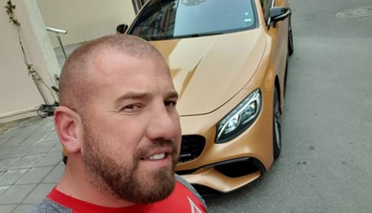 Освен че карам танк, обичам и да бъда в крак с модата, хвали се ямболията