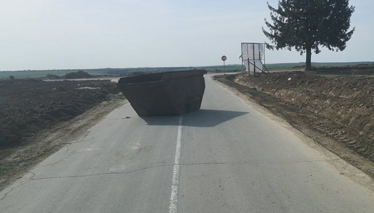 Не ни стигнат дупките и разбитите пътища, ами вече и препятствия Не ни стигнат дупките и разбитите пътища, ами вече и препятствия