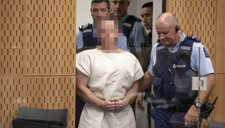 28-годишният австралиец остана безмълвен в залата на окръжния съд в Крайстчърч и не оспори решението на съдията да остане в ареста