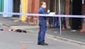 Неизвестни откриха стрелба от автомобил пред бар в Мелбърн