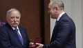 Румен Радев удостои първия български космонавт с почетен знак