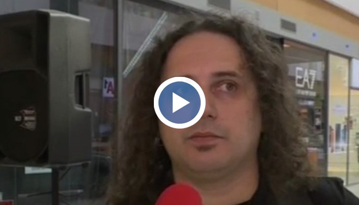 Русенският музикант свири на китара 10 часа в полза на деца с двигателни проблеми