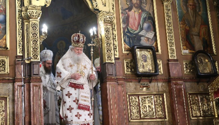 Пожелавам на всички мир и светлина в душите и сърцата, благодат и познаване на Господа"