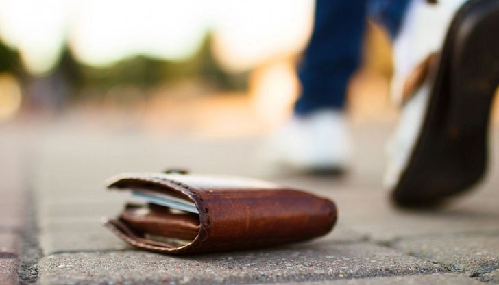 Преди това обаче си изтеглил 1000 лева от дебитната карта на собственика му