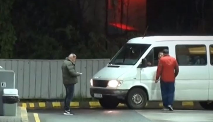 Инспекторите на НАП провериха микробуси, тръгващи от Кърджали към Белгия, Холандия и Германия Инспекторите на НАП провериха микробуси, тръгващи от Кърджали към Белгия, Холандия и Германия