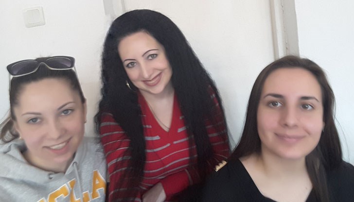 Моника и Селин от МГ „Баба Тонка“ представиха реферат по информатика на тема „Интелект на масите“