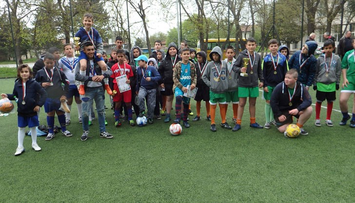 Отборът на училището в Новград стана първенец в пролетния футболен турнир