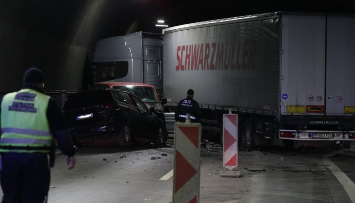 Пострадалият мъж е със счупени крака, ръка, ребра и контузия на белия дроб Пострадалият мъж е със счупени крака, ръка, ребра и контузия на белия дроб