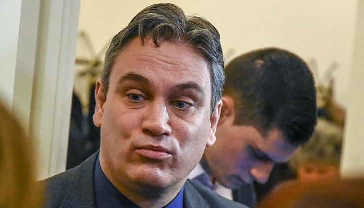 "Случайно" става така, че законовата промяна е внесена часове след като премиерът Бойко Борисов призова шефа на КПКОНПИ и други магистрати "Случайно" става така, че законовата промяна е внесена часове след като премиерът Бойко Борисов призова шефа на КПКОНПИ и други магистрати